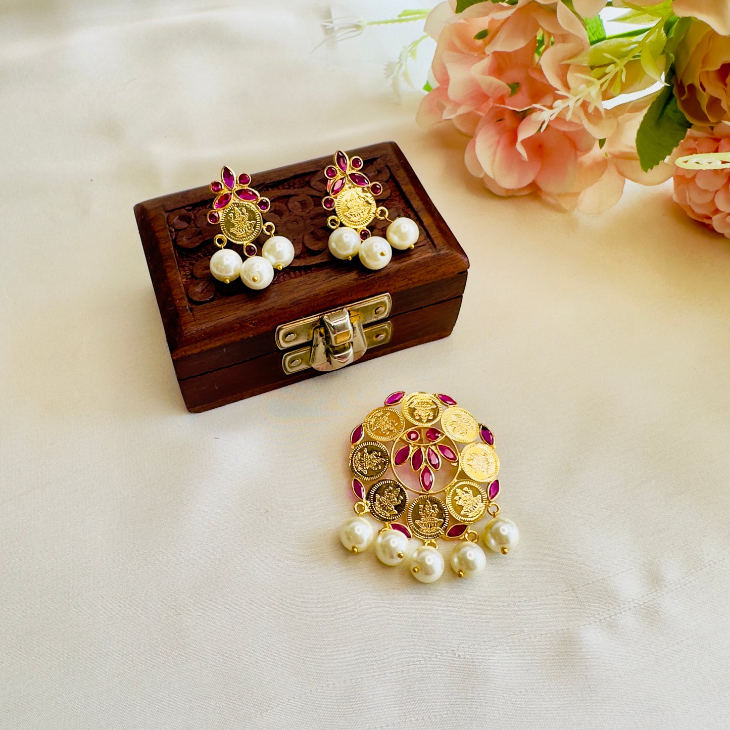 Flower Design Ginni Pendant Earring set