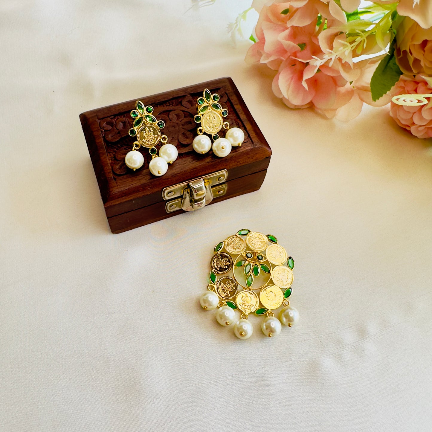 Flower Design Ginni Pendant Earring set