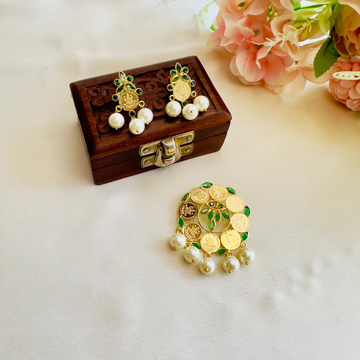 Flower Design Ginni Pendant Earring set