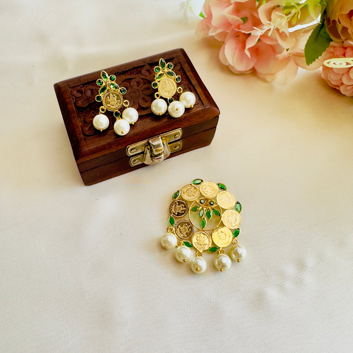 Flower Design Ginni Pendant Earring set