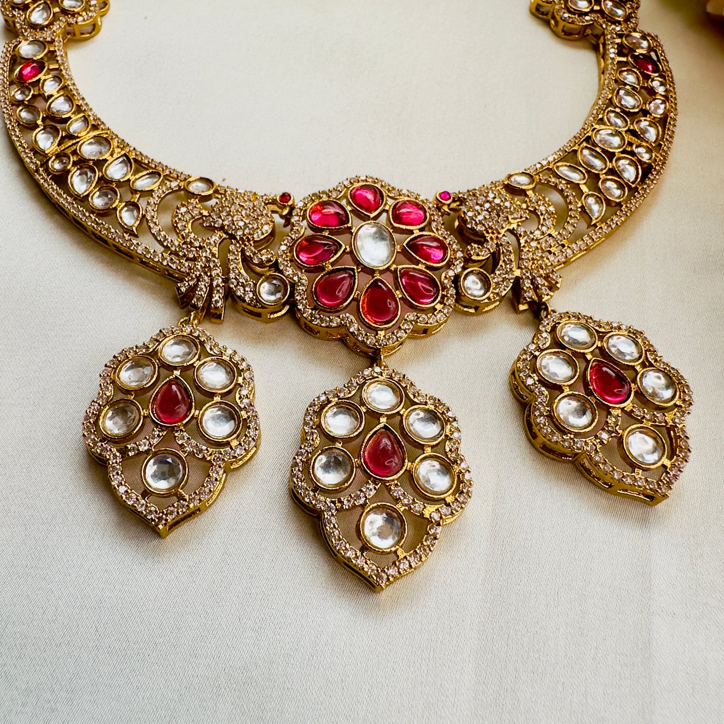 Kundan Hasli Necklace Set