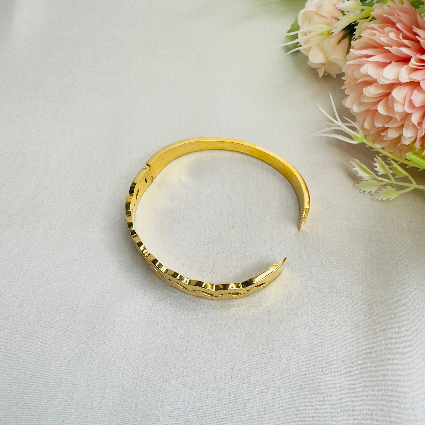 Stainless Steel Twirl Bracelet