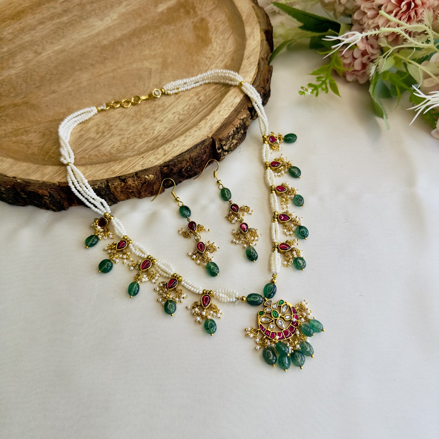 Jadau Eleven Pendant Necklace Set