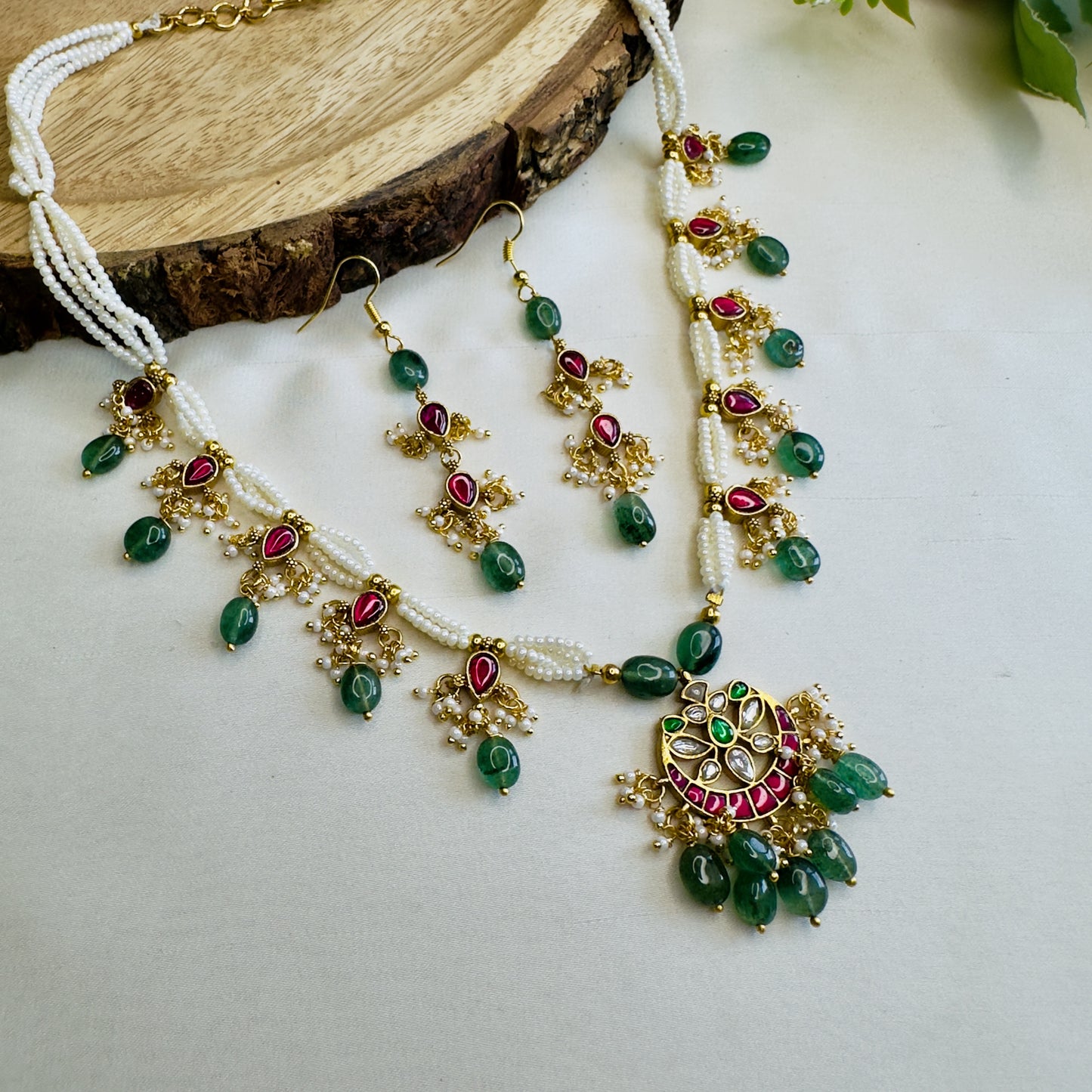 Jadau Eleven Pendant Necklace Set