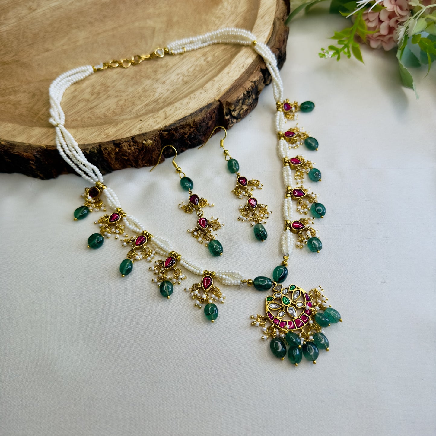 Jadau Eleven Pendant Necklace Set