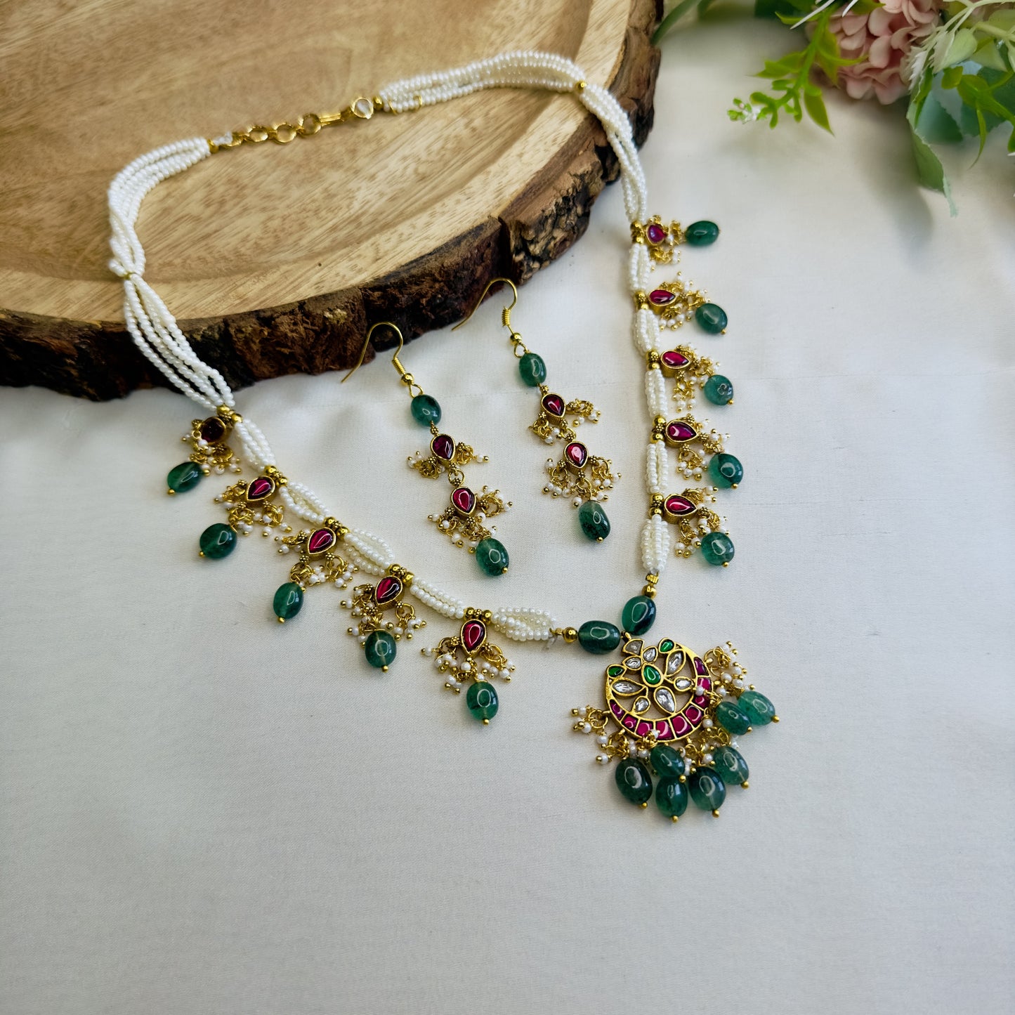 Jadau Eleven Pendant Necklace Set