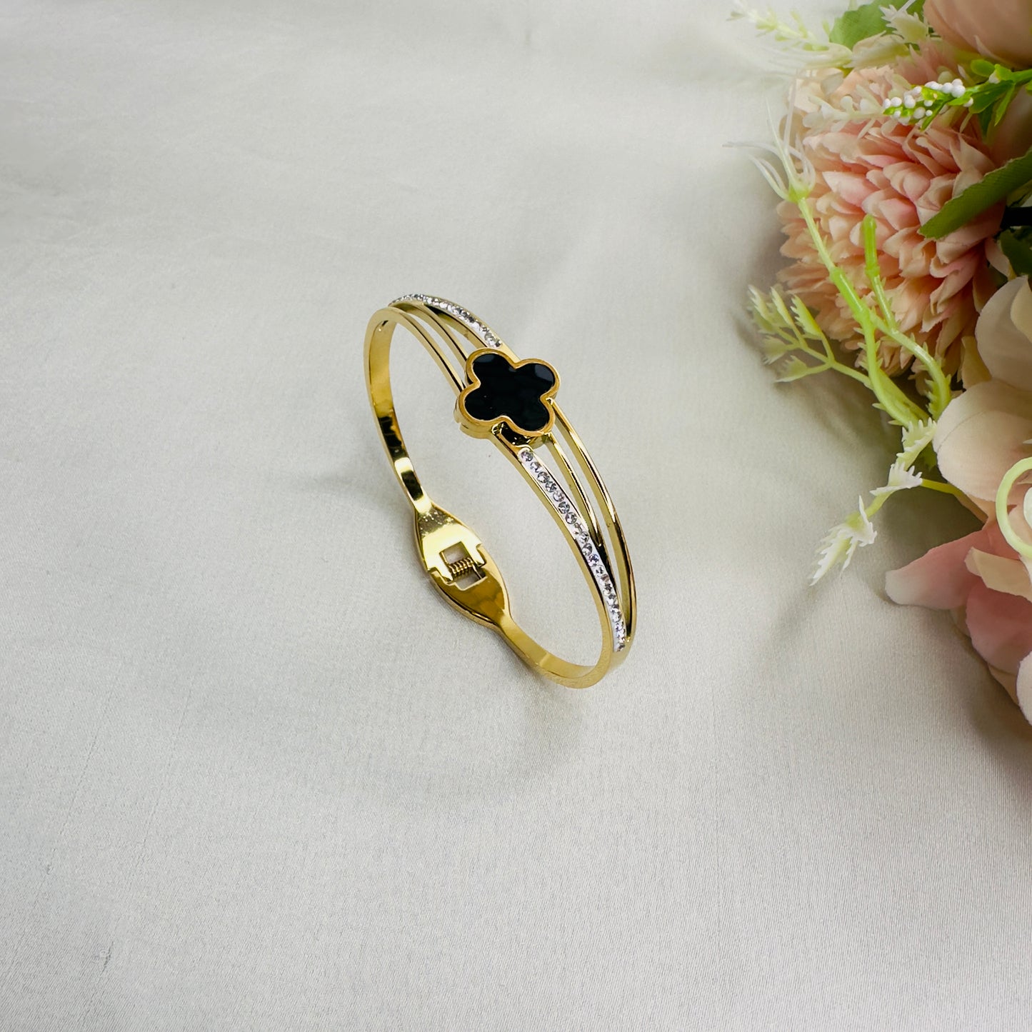 Tarnish Free Clove design Bracelet