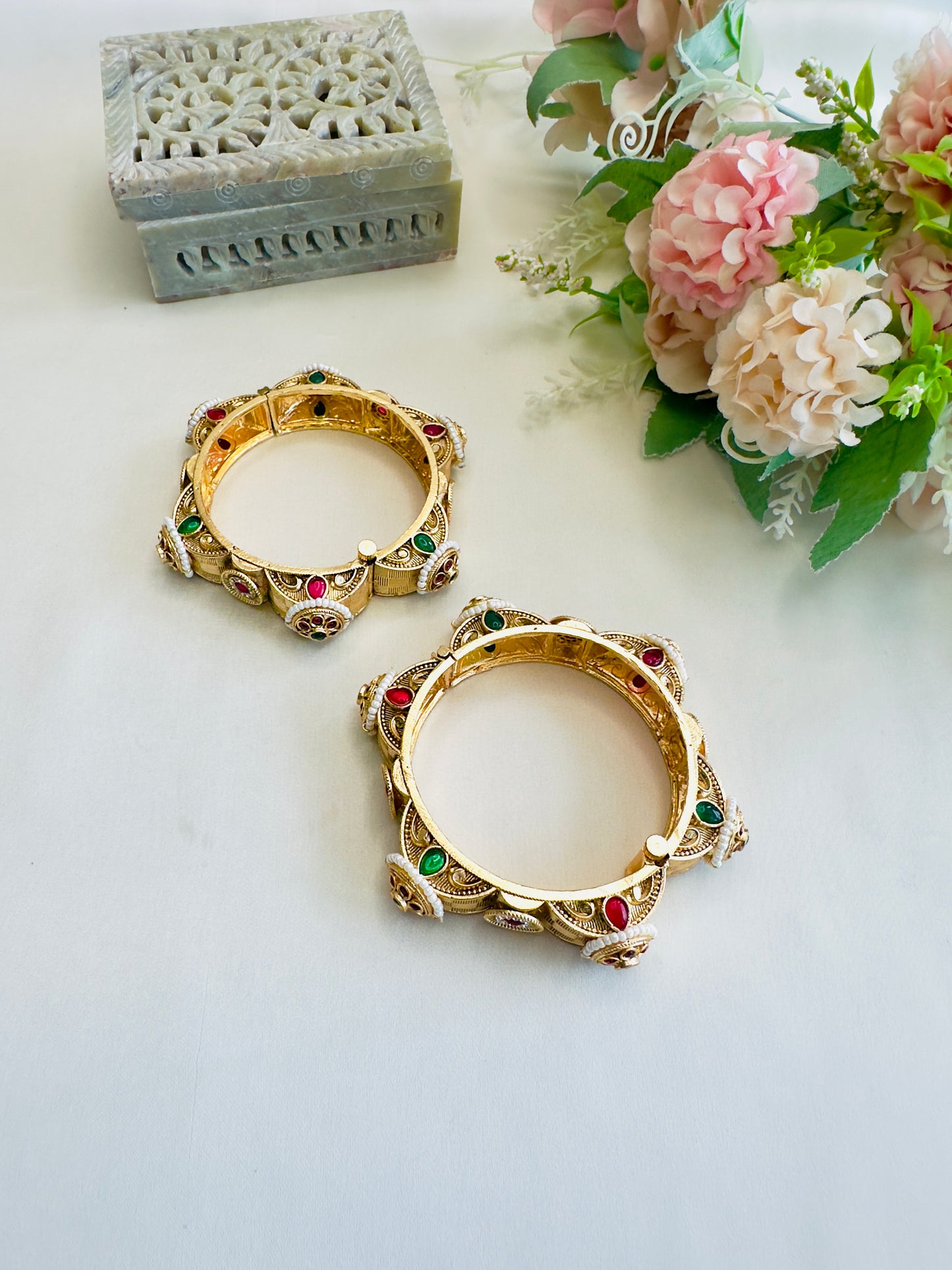 Side Design Flower Multicolor Bangles