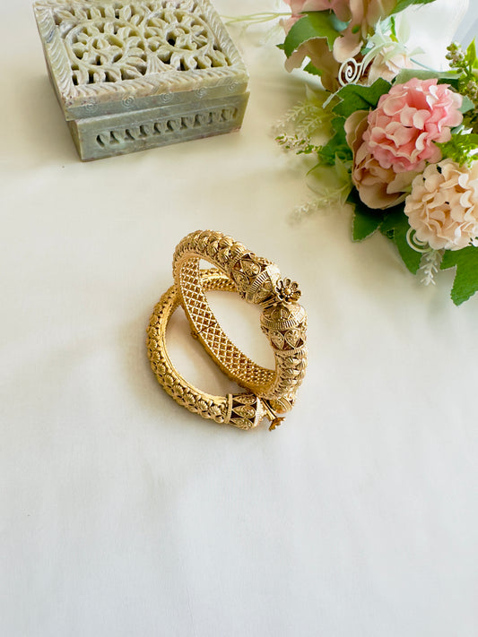 Intricate carving Openable Bangles