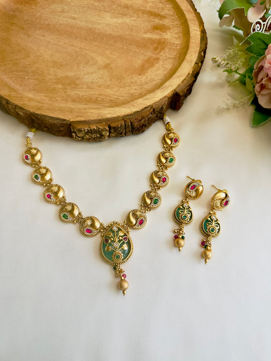 Beautiful Sleek Necklace Set