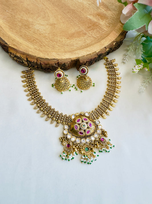 Swarovski Round Pendant Necklace Set