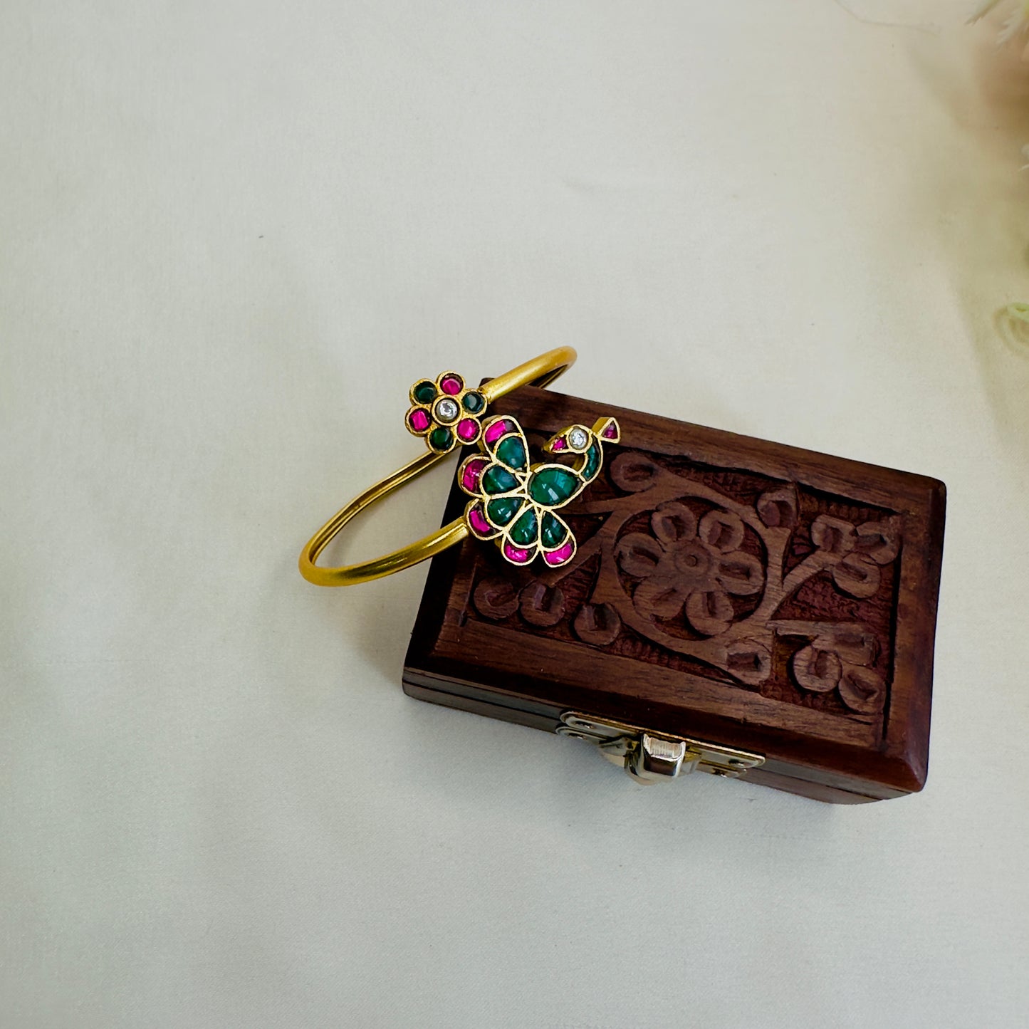 Jadau Peacock Flower Design Bracelet
