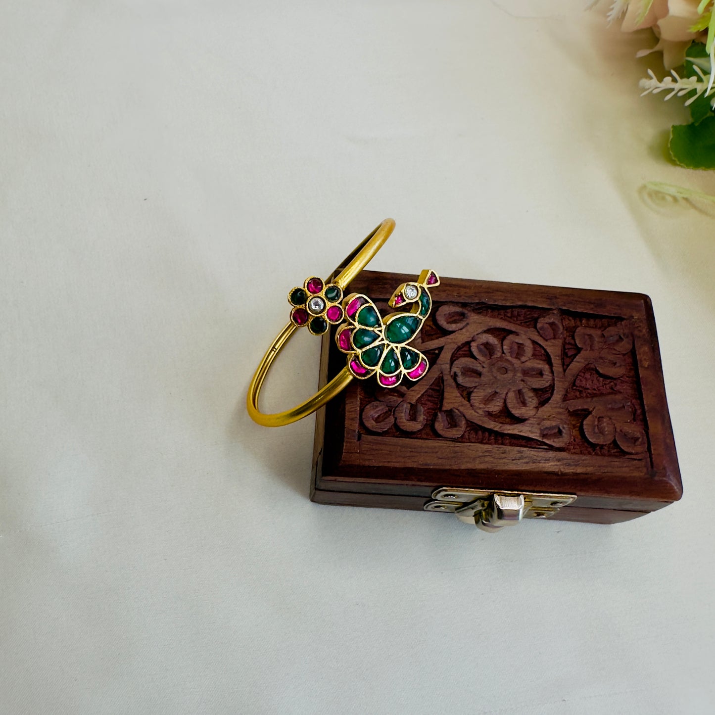 Jadau Peacock Flower Design Bracelet