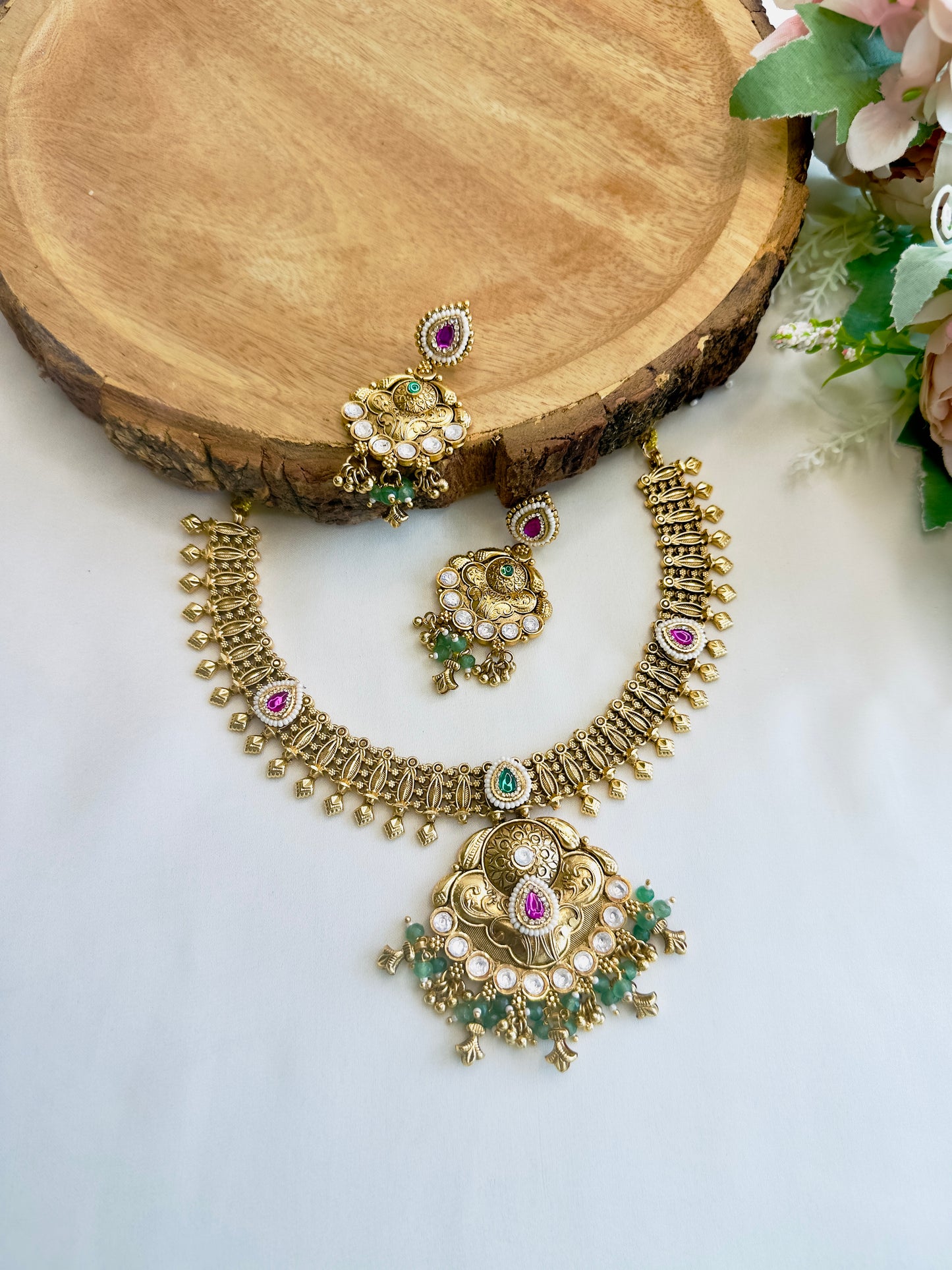 Rajwadi Center Pendent Necklace Set