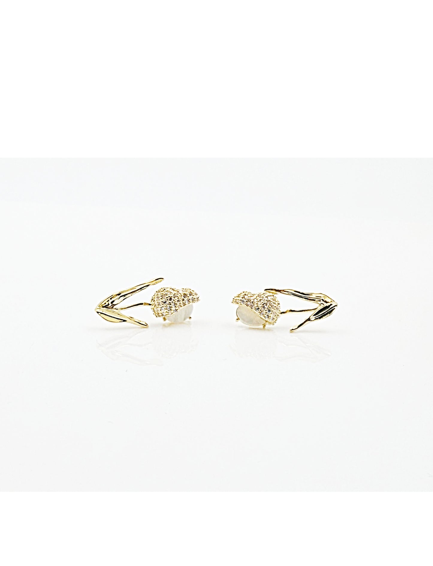 Gold plated Reinestone Tulip Flower leaf stud earring