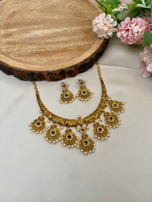 Seven Pendant Hasli Pattern Necklace Set