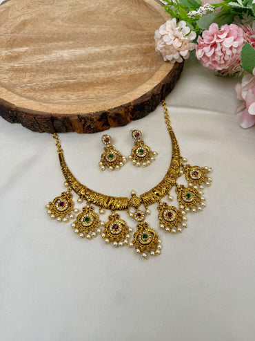 Seven Pendant Hasli Pattern Necklace Set