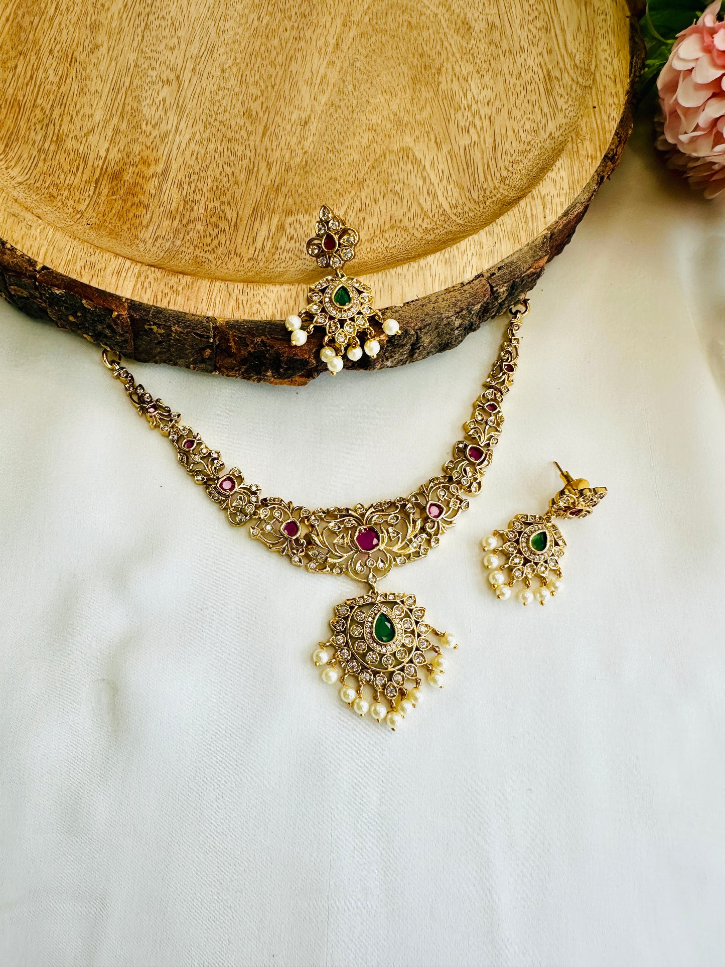 Intricate Design Temple Finish Necklace Set