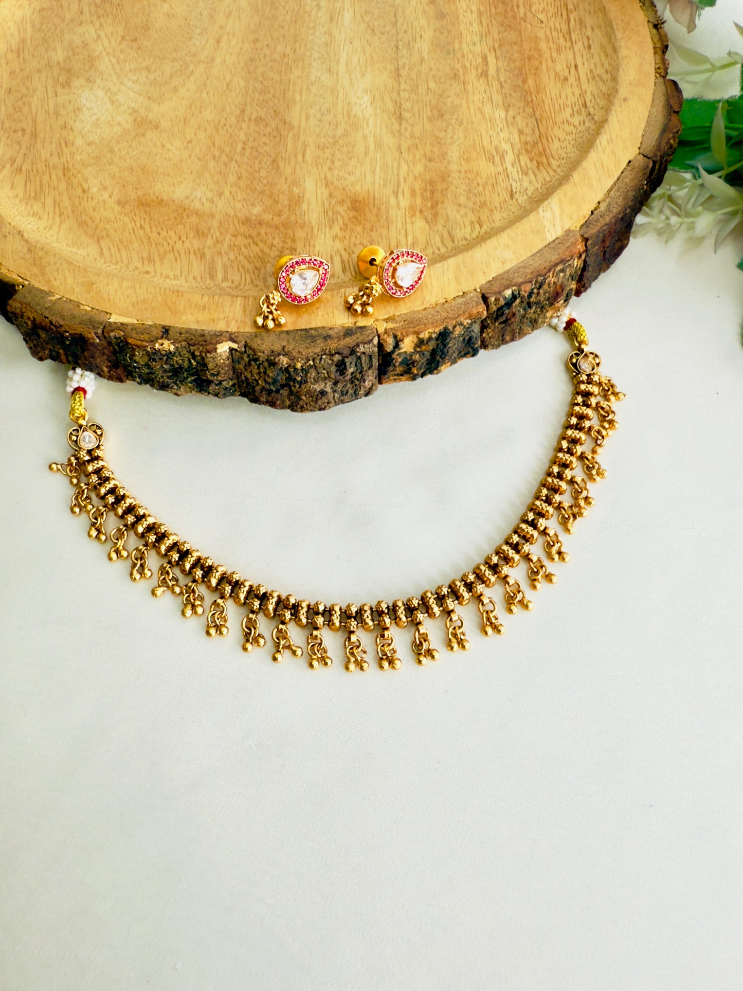 Sleek Kundan Ghungroo Necklace Set