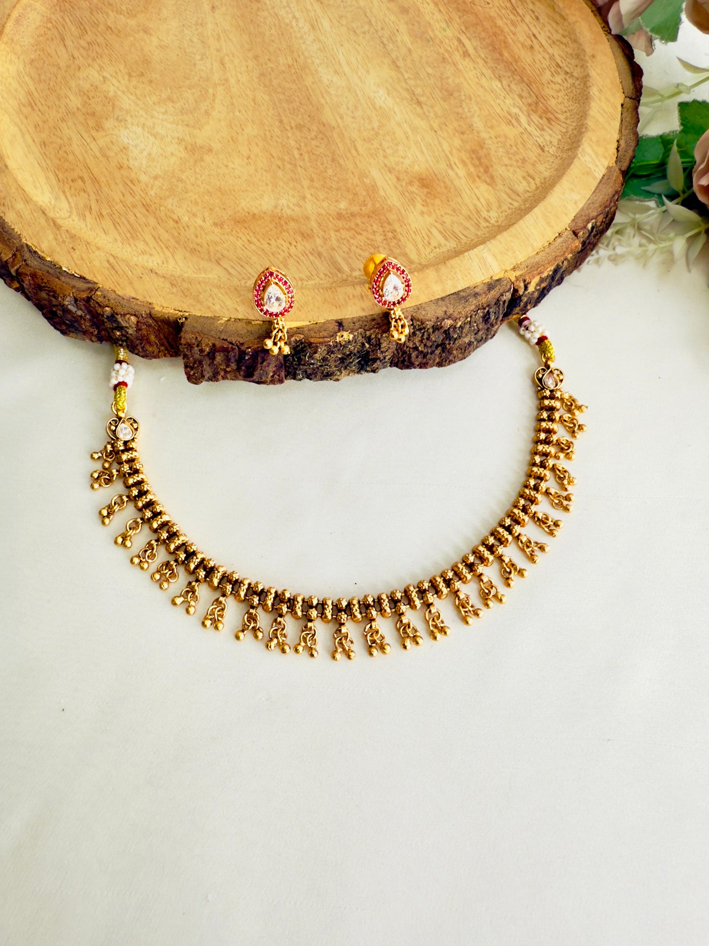 Sleek Kundan Ghungroo Necklace Set
