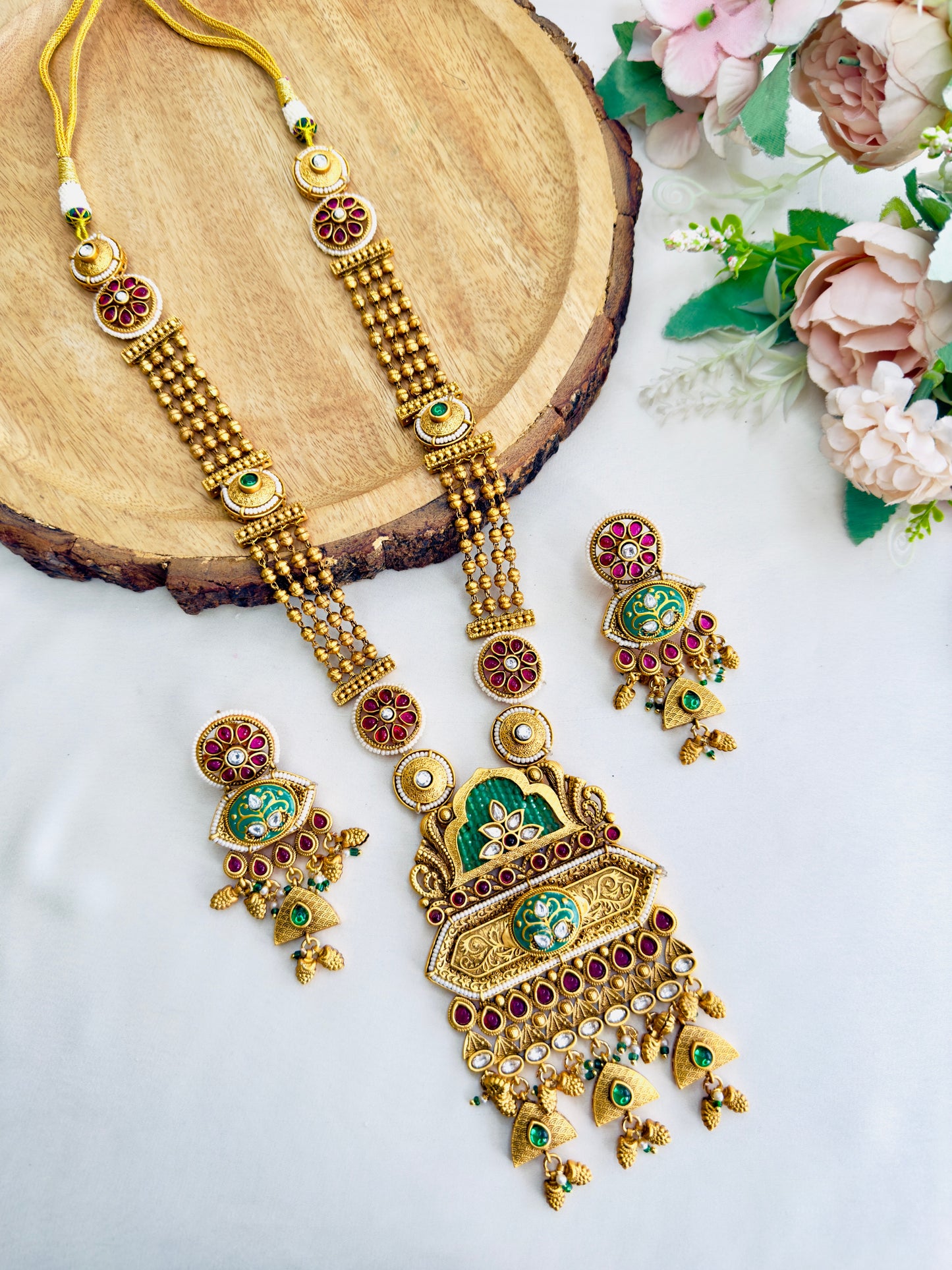 Temple Necklace Without God motif