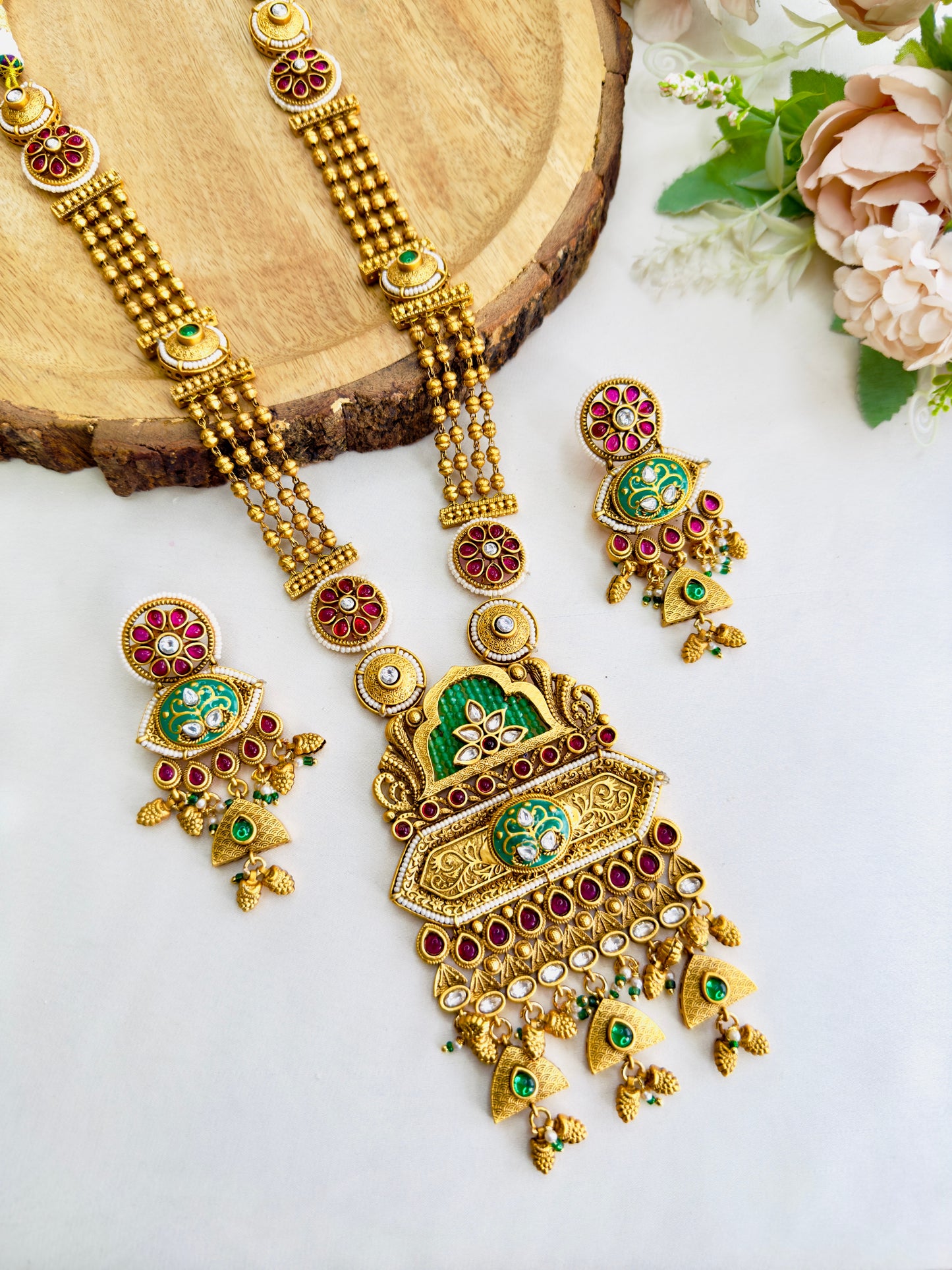 Temple Necklace Without God motif