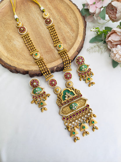 Temple Necklace Without God motif