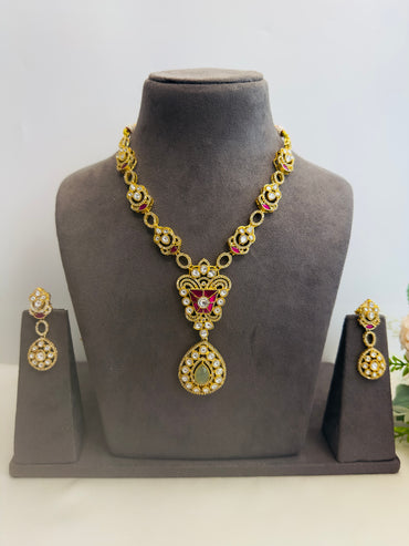 Beautiful Sleek Jadau Pendant Necklace Set