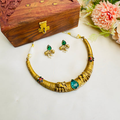 Apala polish Nandi Motif Hasli