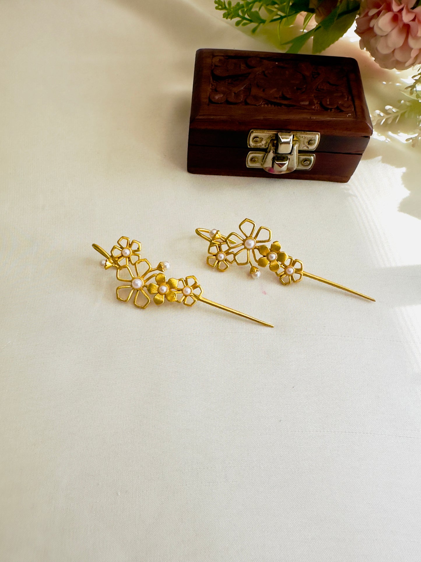Flower Design Pin Bugadi