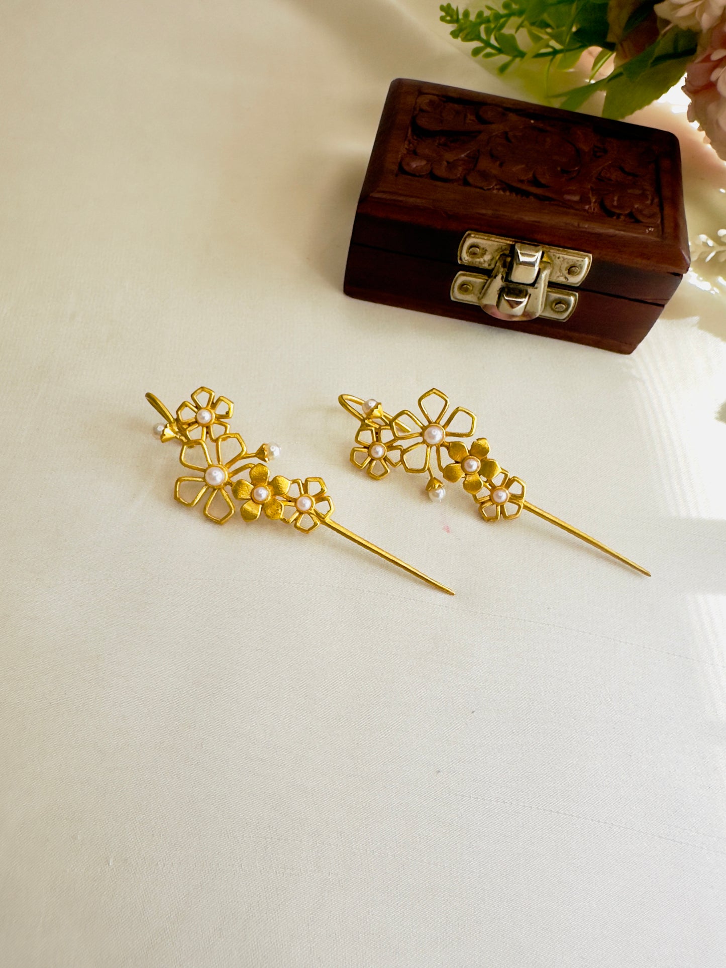 Flower Design Pin Bugadi