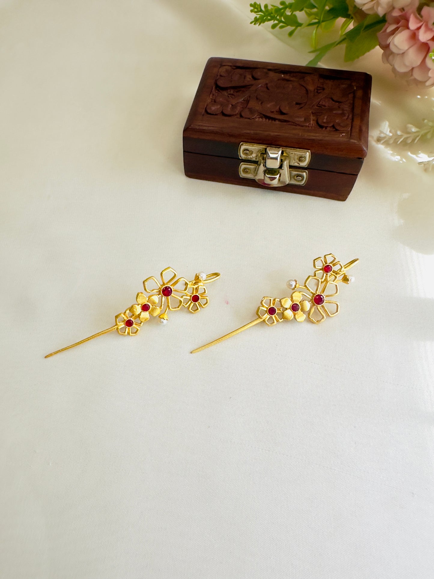 Flower Design Pin Bugadi
