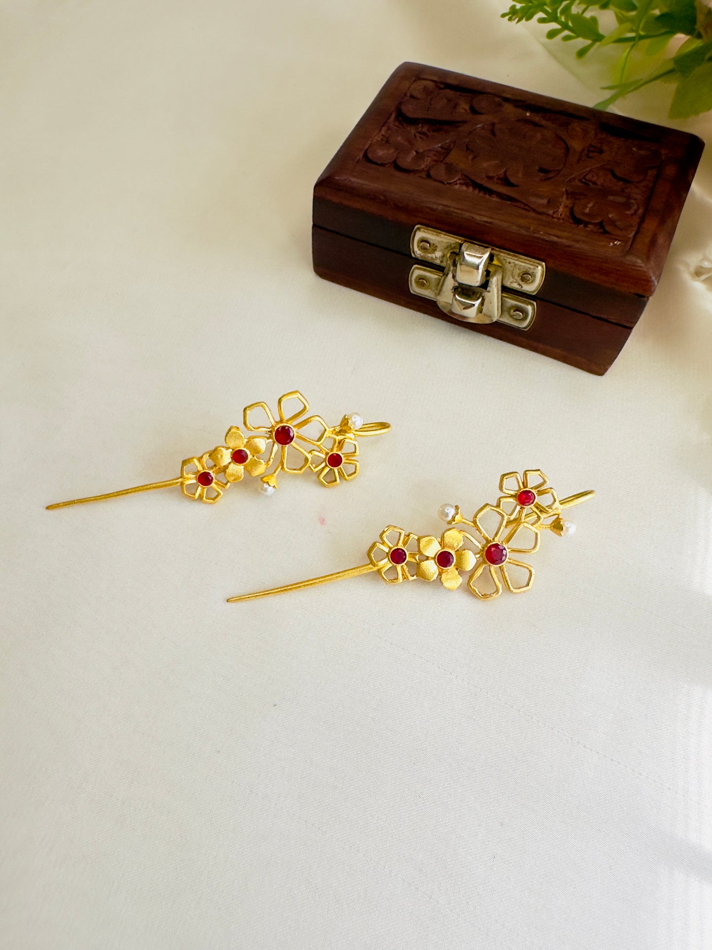 Flower Design Pin Bugadi