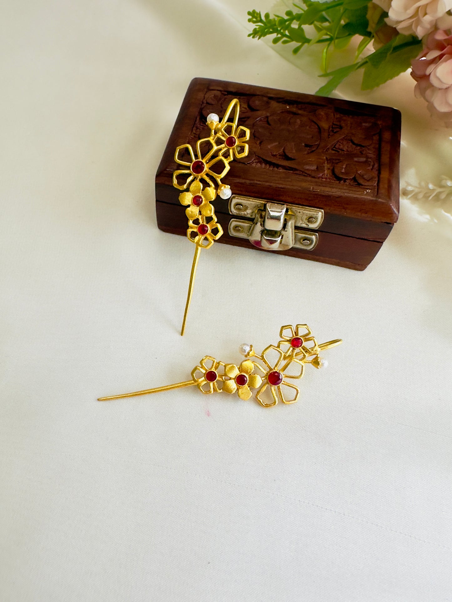 Flower Design Pin Bugadi