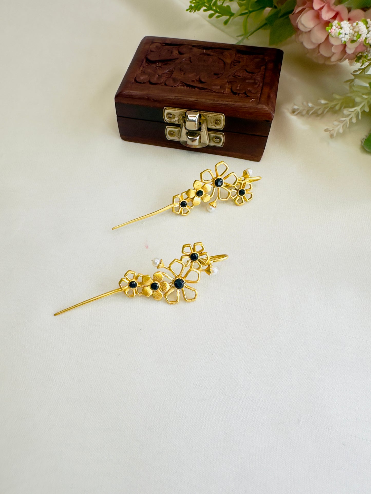 Flower Design Pin Bugadi