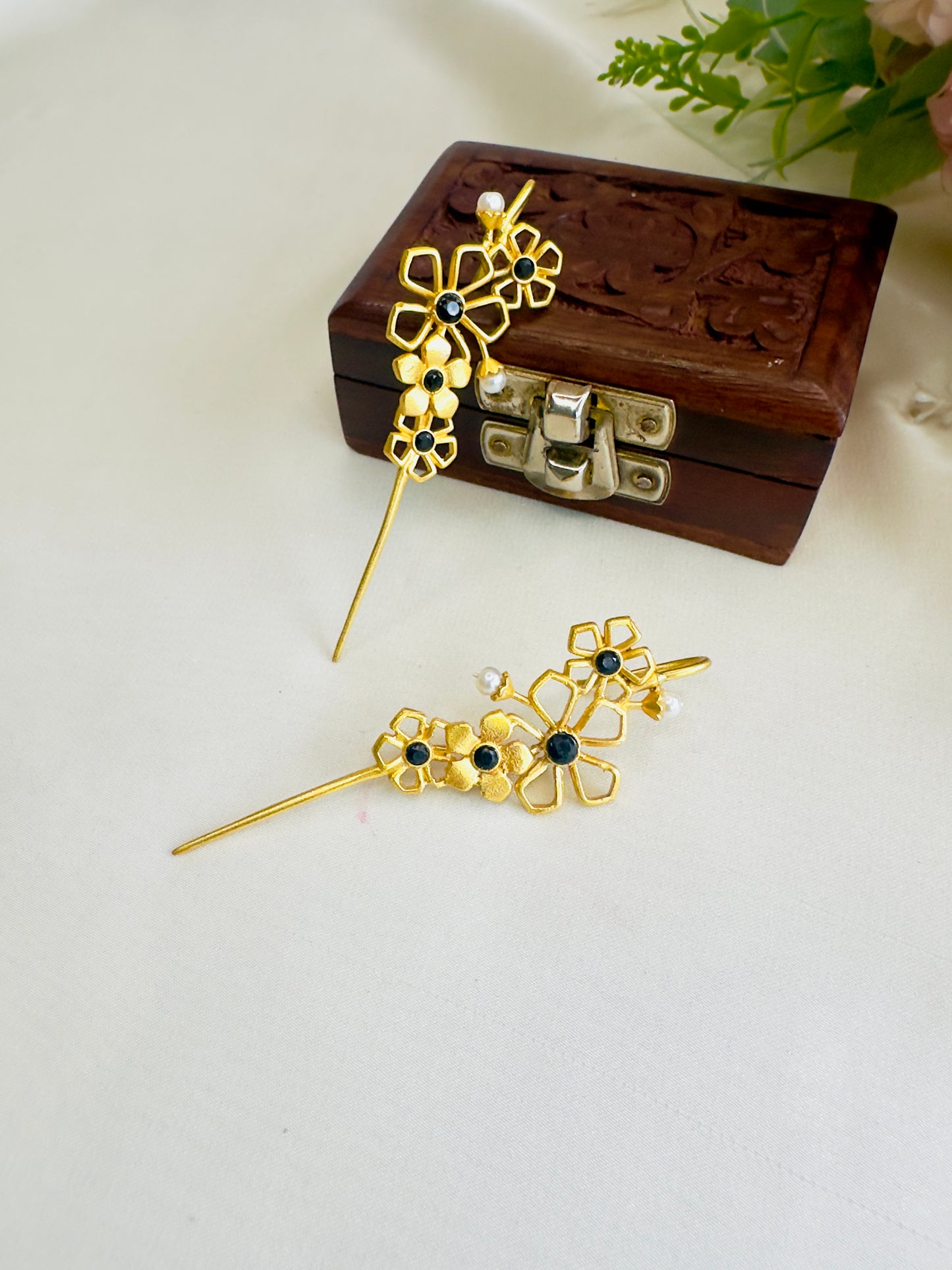 Flower Design Pin Bugadi