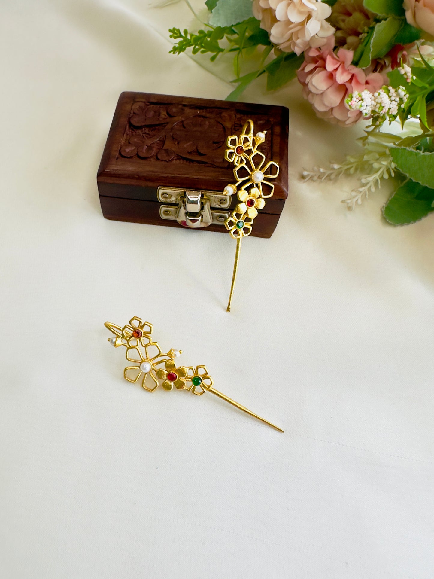 Flower Design Pin Bugadi