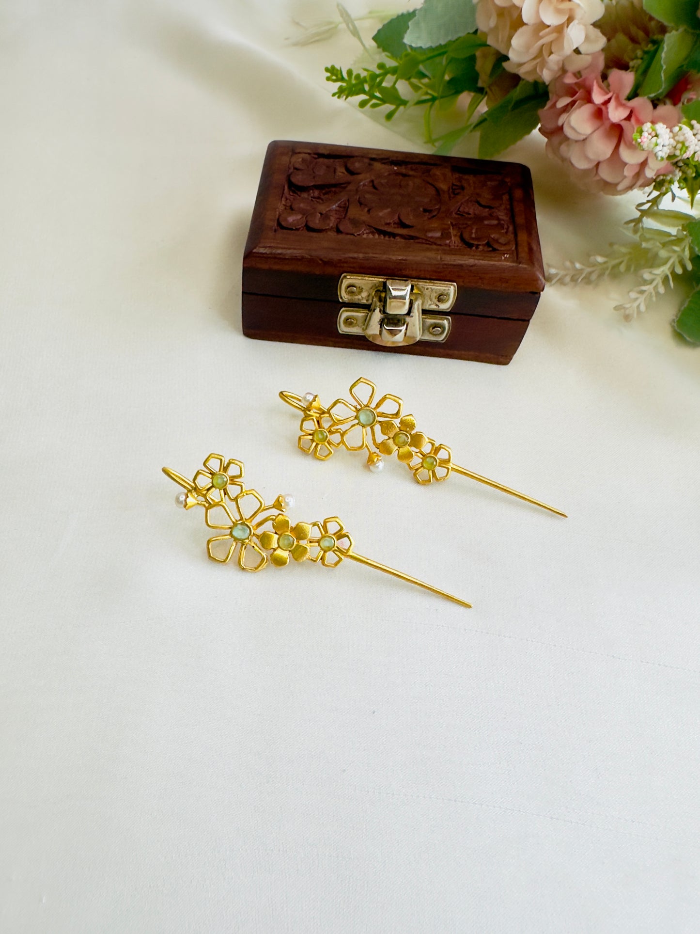 Flower Design Pin Bugadi