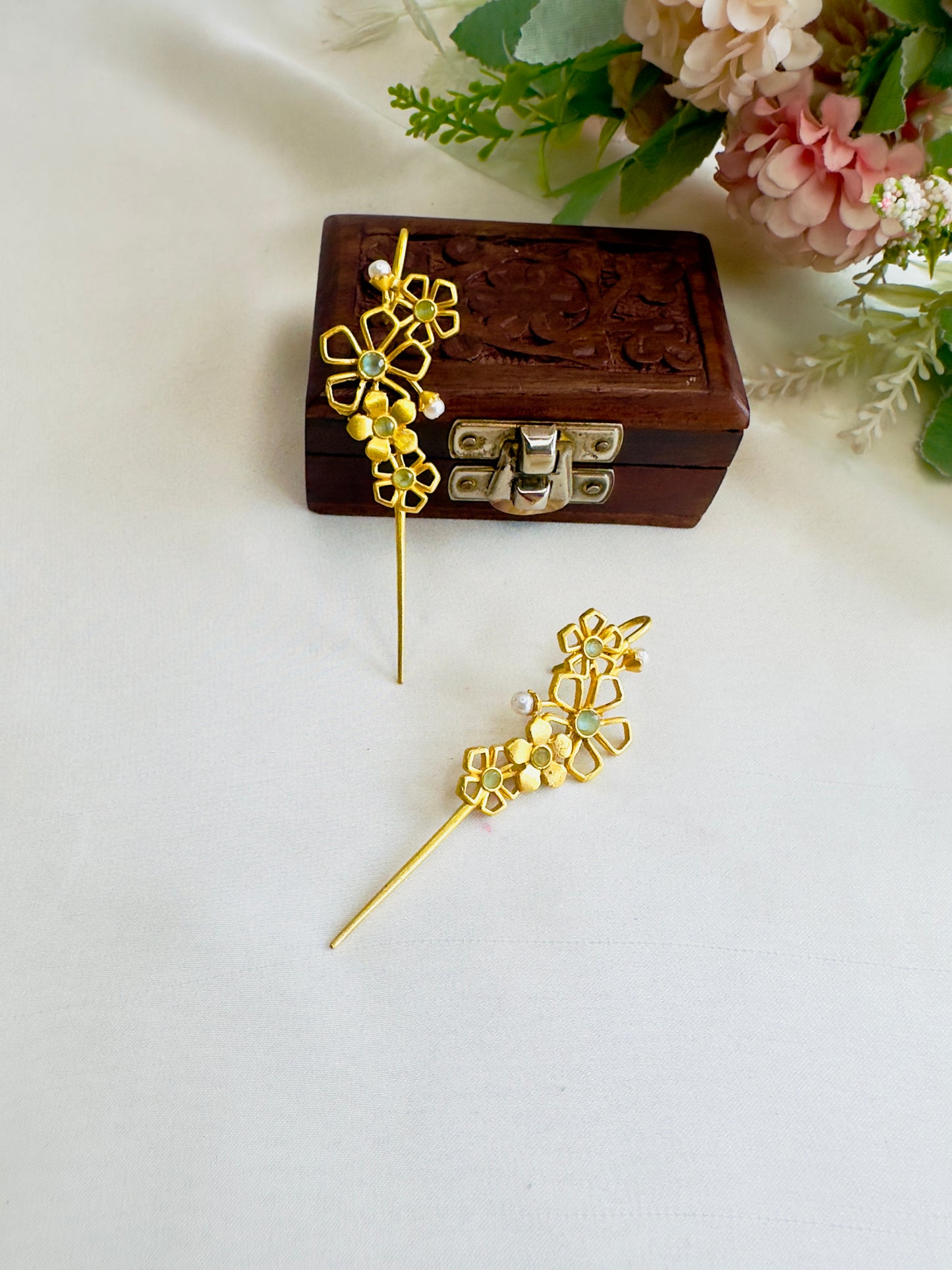 Flower Design Pin Bugadi