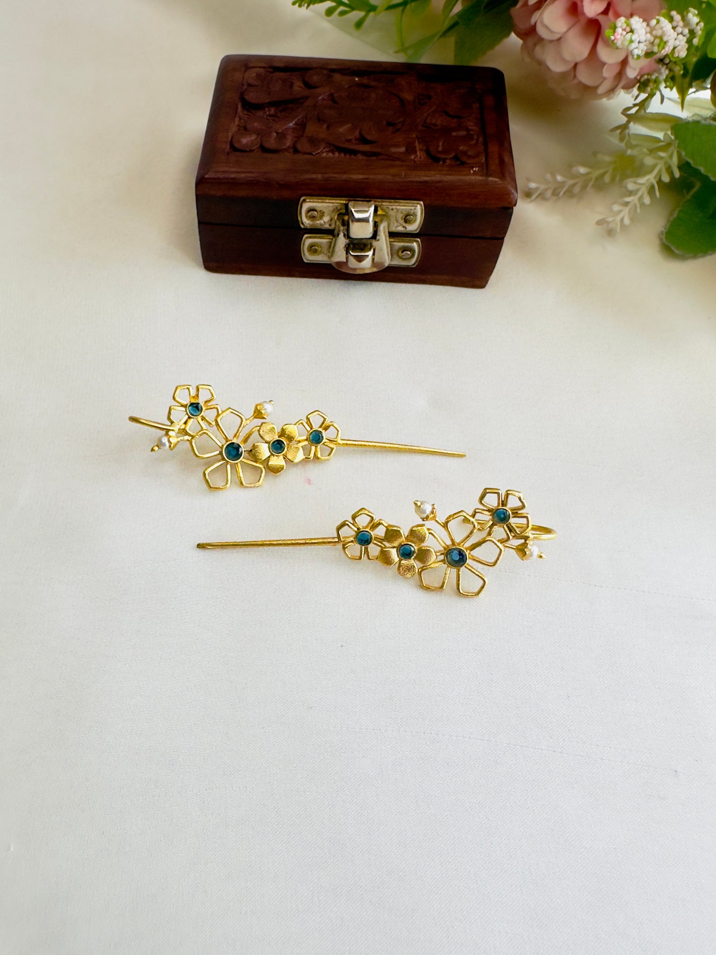 Flower Design Pin Bugadi