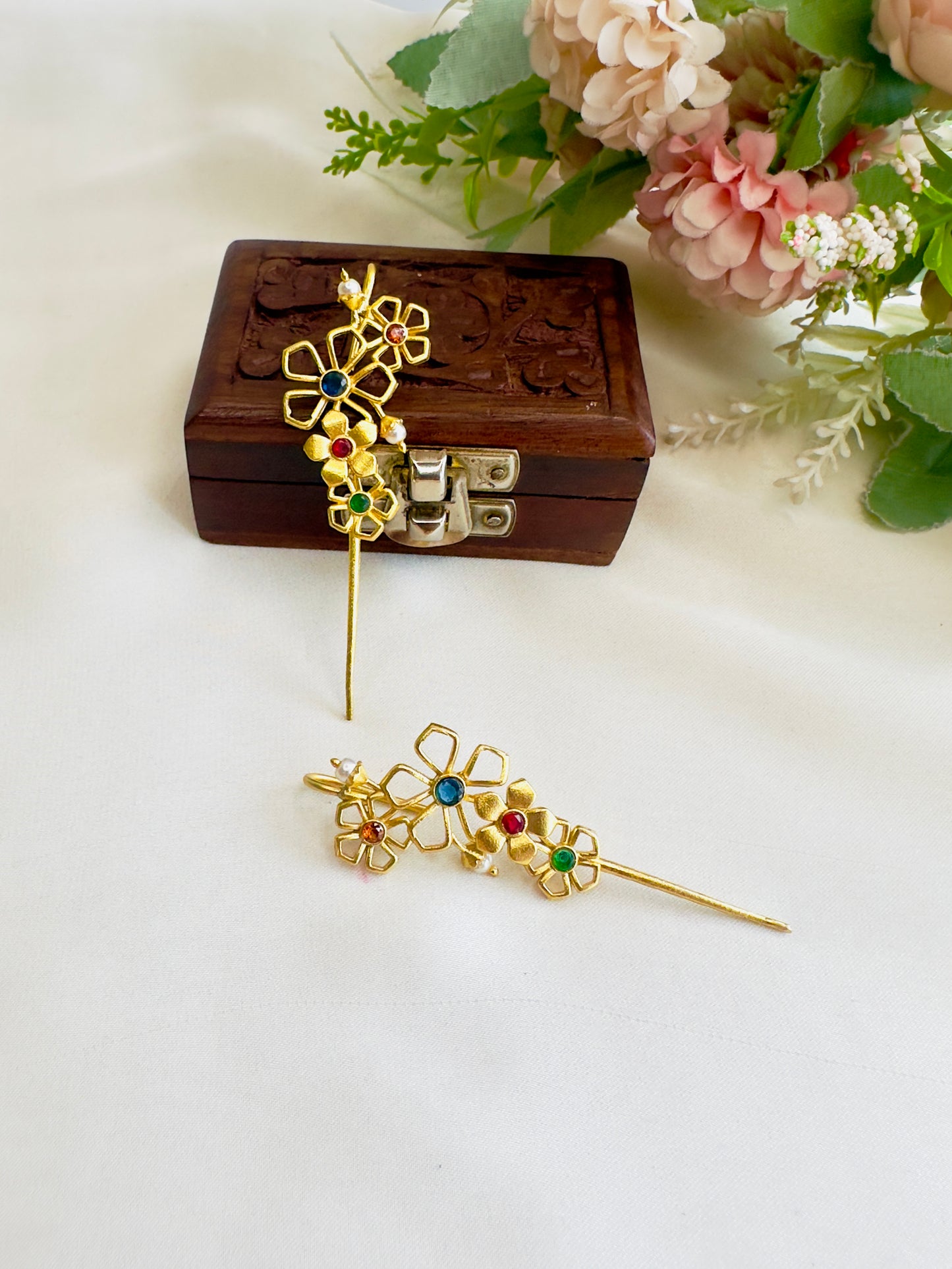 Flower Design Pin Bugadi