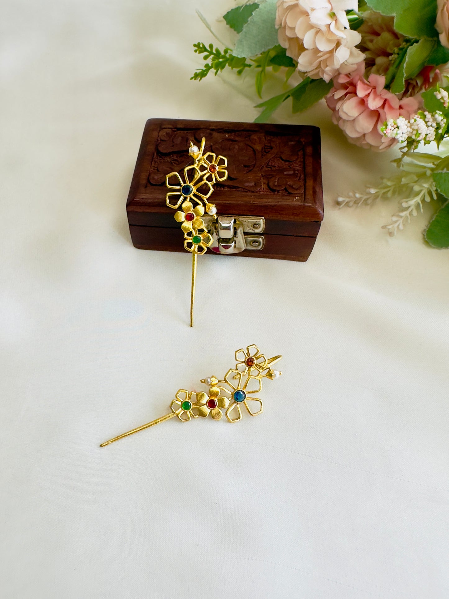 Flower Design Pin Bugadi