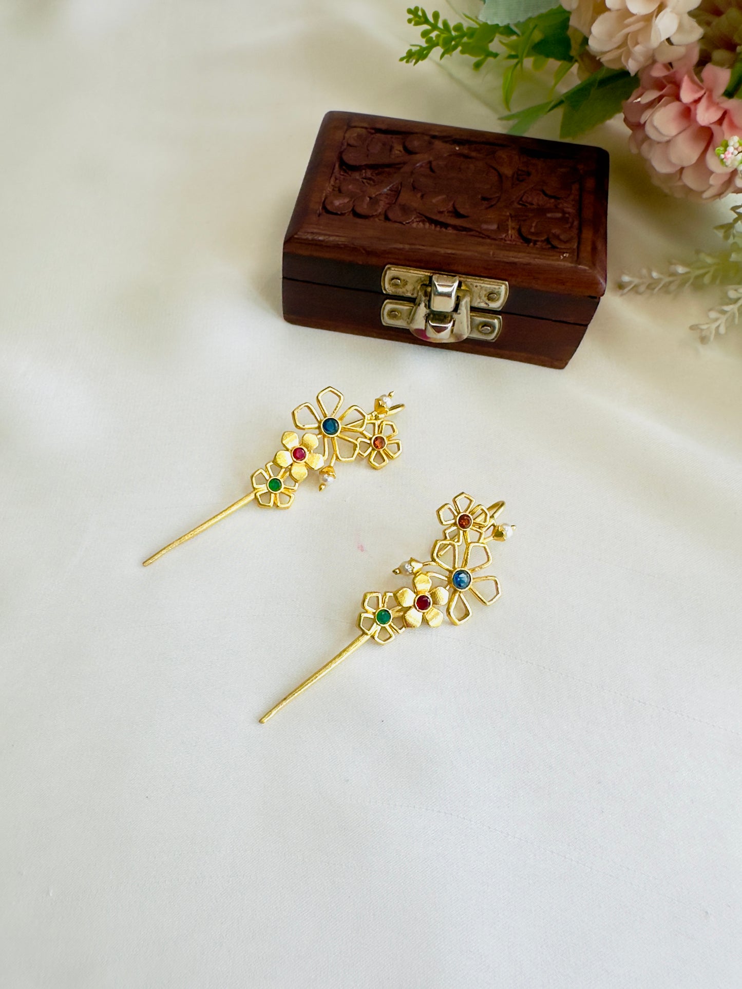 Flower Design Pin Bugadi