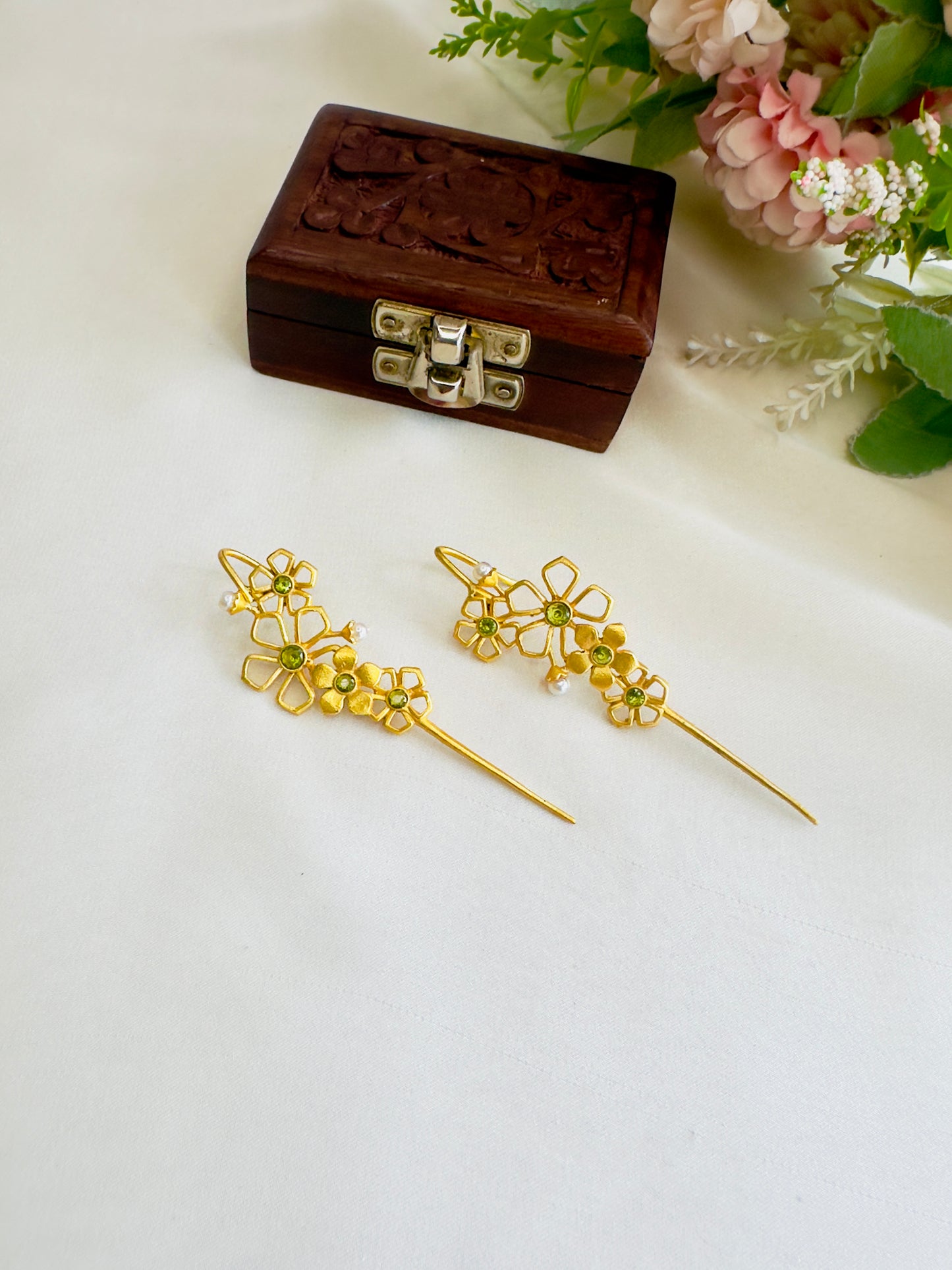 Flower Design Pin Bugadi
