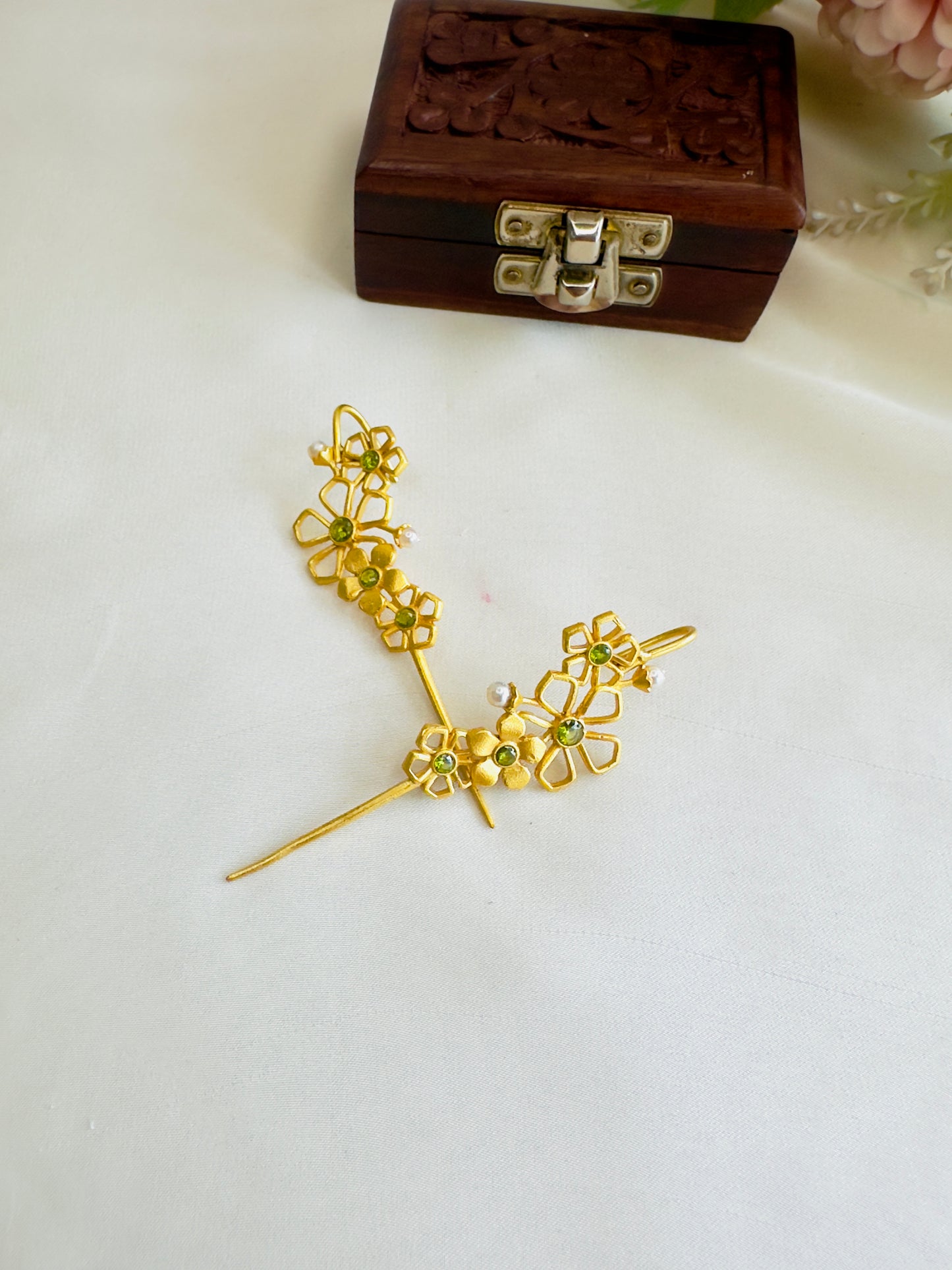 Flower Design Pin Bugadi