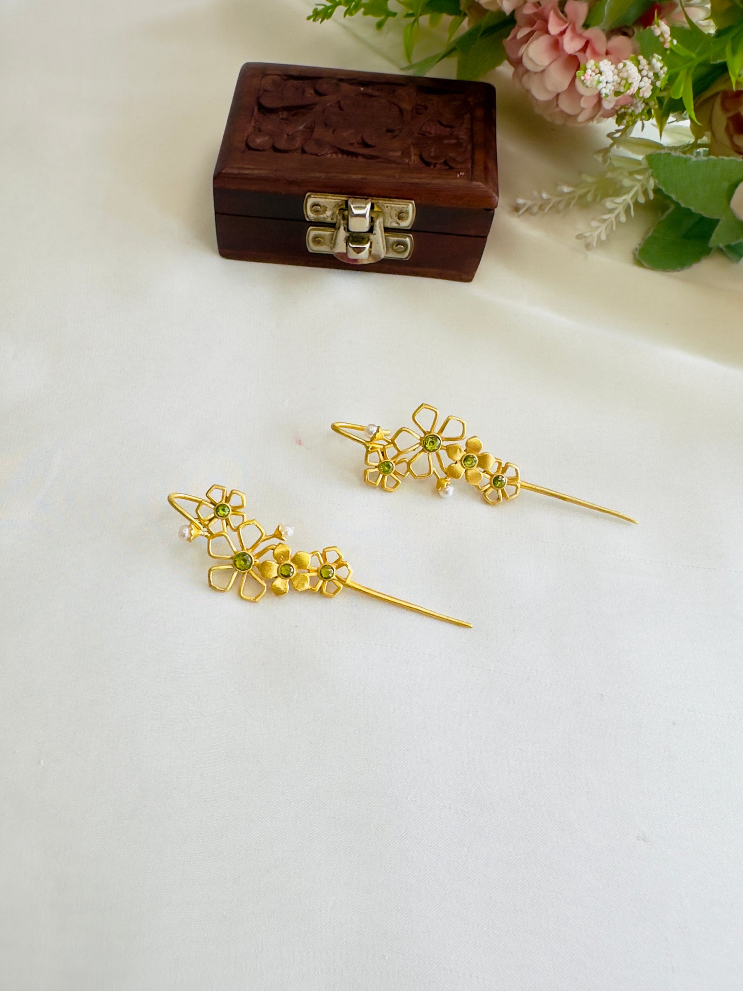 Flower Design Pin Bugadi