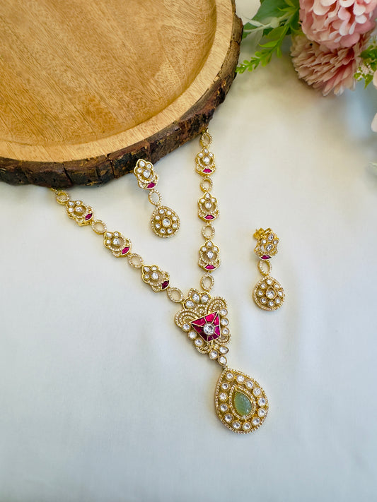 Beautiful Sleek Jadau Pendant Necklace Set