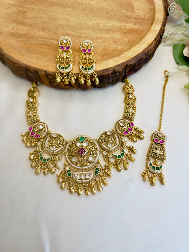 Five Round Pendant Necklace Set with Mangtika