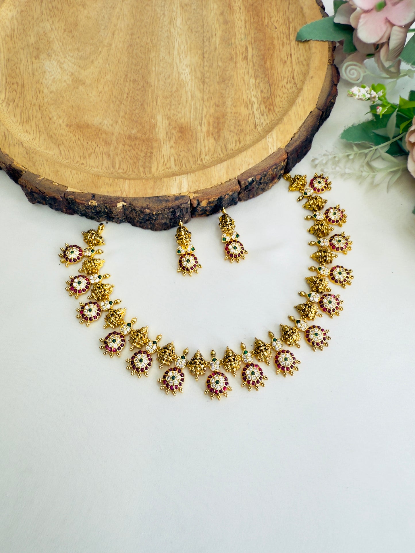 Lakshmi Motif Necklace Set