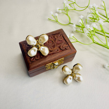 Four Petal flower barukh pearl earrings